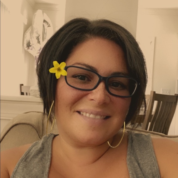 MEET YOUR POSHER - I’m Tara 💛 - Picture 7 of 11